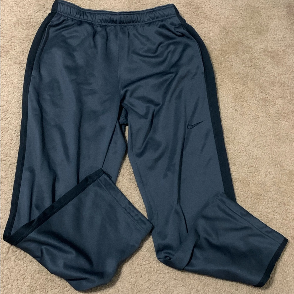 Nike Therma-Fit Gray Fleece Sweatpants with drawstring pant legs